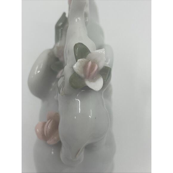 3½" Vintage Small White Elephant Figurine Flowers Baby Family Pottery Porcelain - Picture 13 of 13